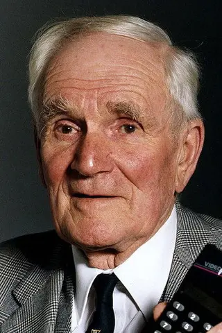Desmond Llewelyn - Filmography • Carriera
