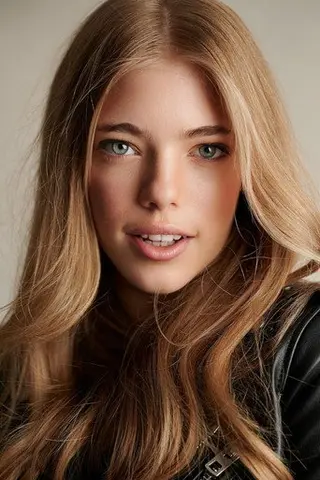 Elle McKinnon - Filmography • Carriera
